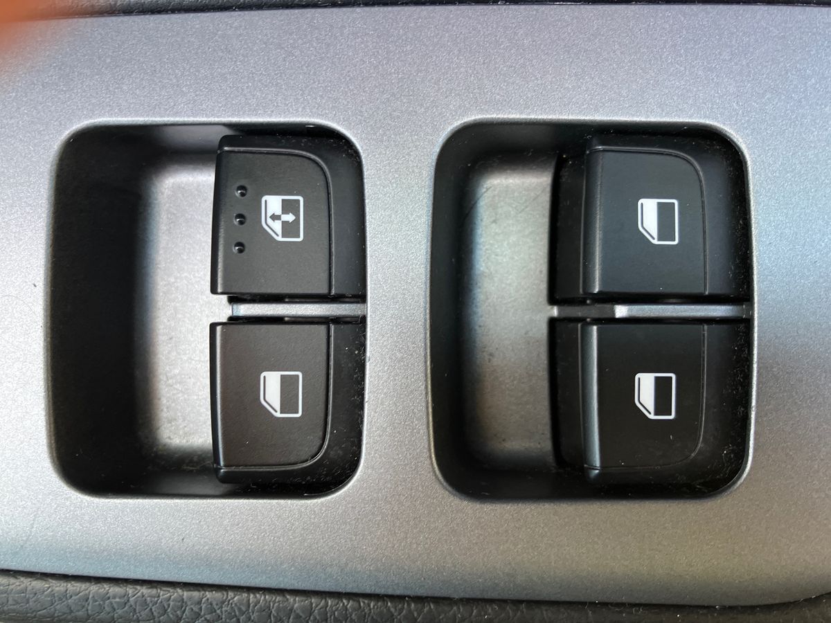 Used Kia Stonic 2024 for sale - 76491236: Photo 18