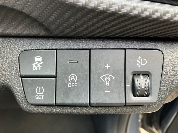 Used Kia Stonic 2022 for sale - 75970670: Photo 34