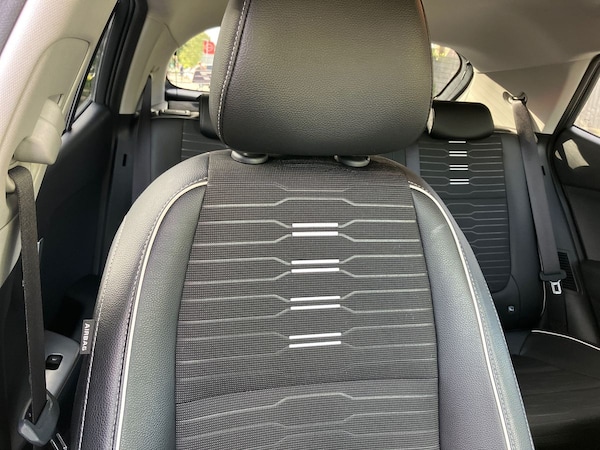 Used Kia Stonic 2022 for sale - 75970670: Photo 42