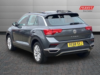 Used Volkswagen T-Roc 2018 for sale - 76364530: Photo