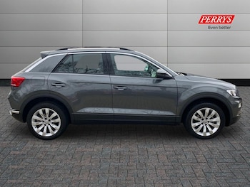 Used Volkswagen T-Roc 2018 for sale - 76364530: Photo