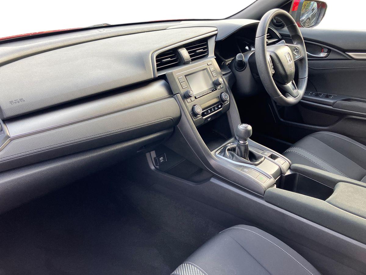 Used Honda Civic 2018 for sale - 77417793: Photo 6