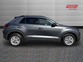 Used Volkswagen T-Roc 2022 for sale - 76957915: Photo