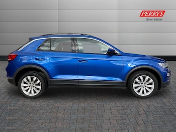 Used Volkswagen T-Roc 2019 for sale - 76272419: Photo