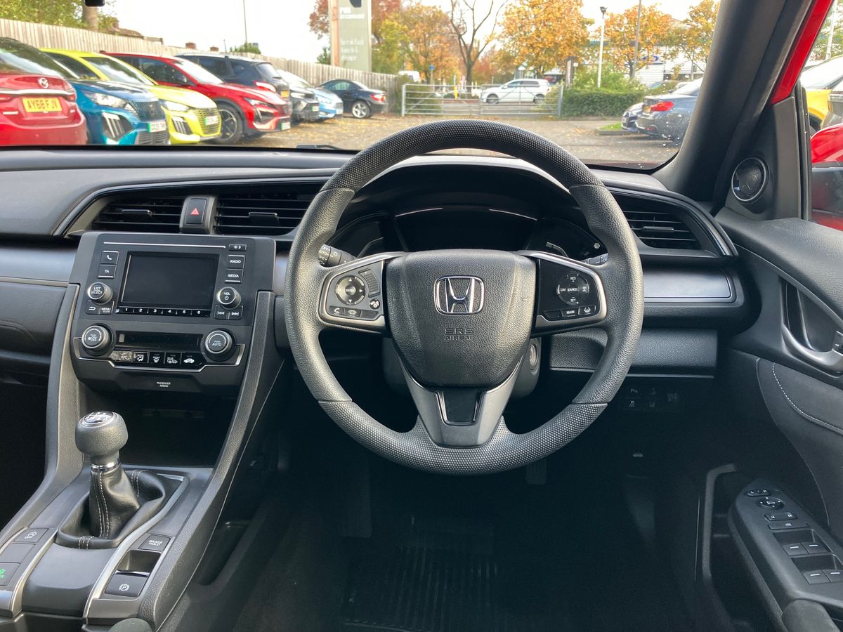 Used Honda Civic 2018 for sale - 76300445: Photo 15
