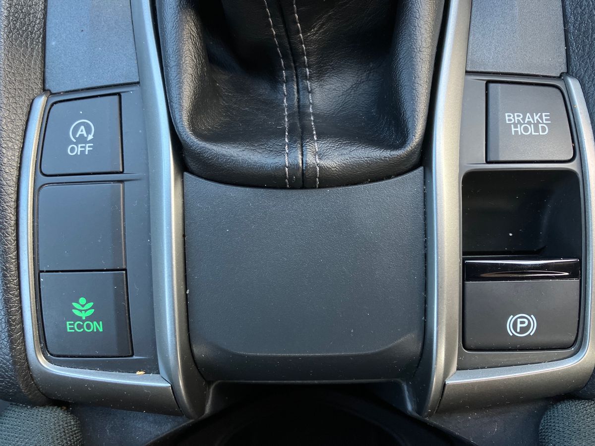 Used Honda Civic 2018 for sale - 76300445: Photo 40