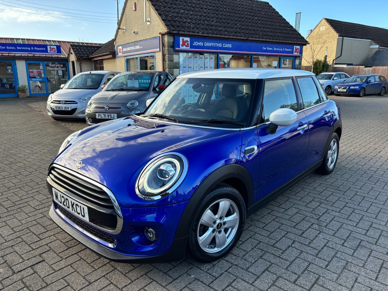 Used MINI Hatch 2020 for sale - 76613545: Photo 1