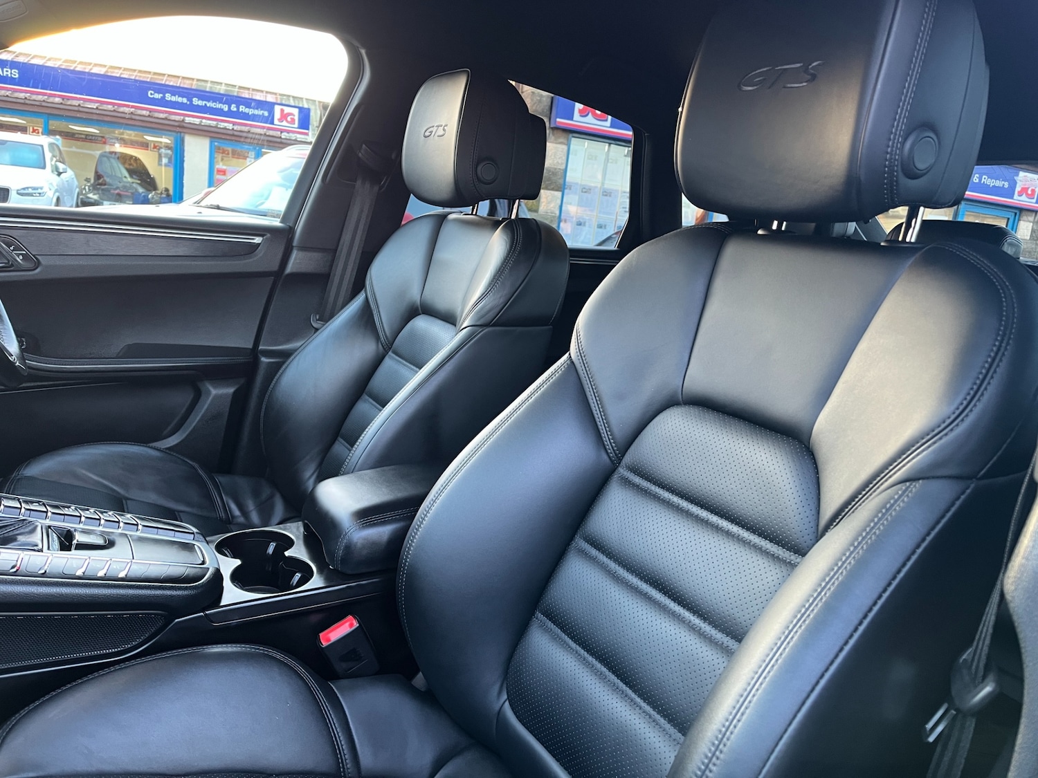 Used Porsche Macan 2016 for sale - 77225472: Photo 11