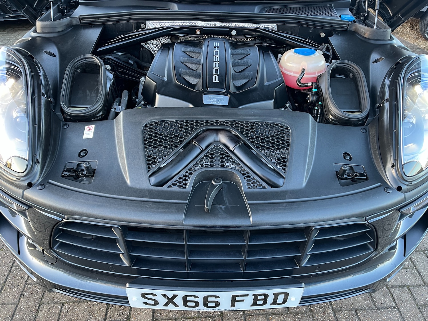 Used Porsche Macan 2016 for sale - 77225472: Photo 16