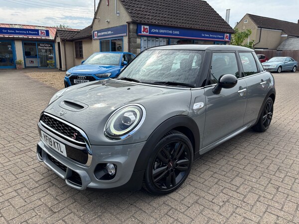 Used MINI Hatch 2019 for sale - 76143321: Photo 1