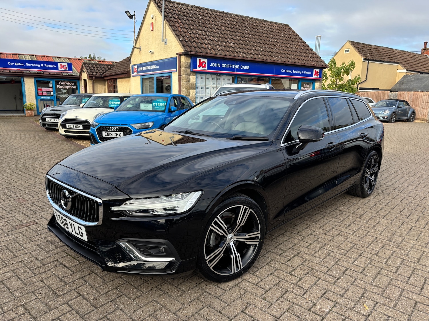 Used Volvo V60 2018 for sale - 76218997: Photo 1