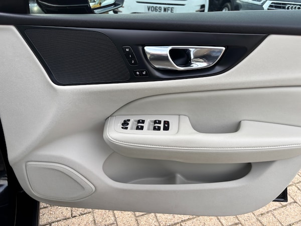 Used Volvo V60 2018 for sale - 76218997: Photo 12