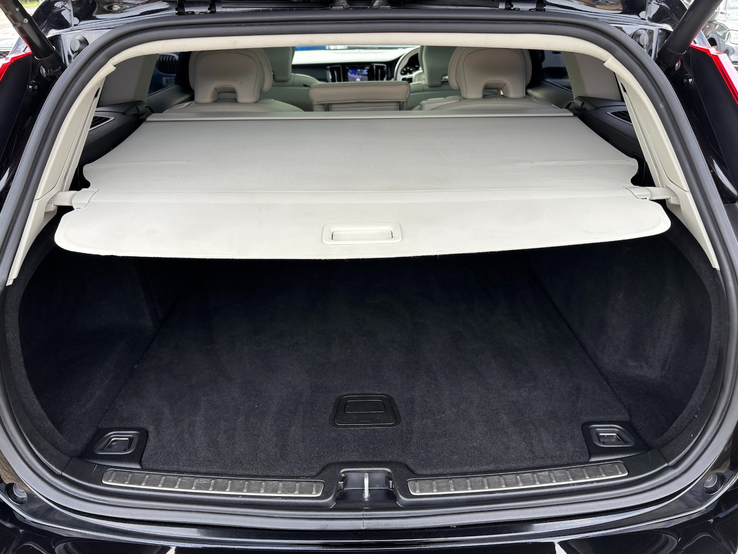 Used Volvo V60 2018 for sale - 76218997: Photo 13