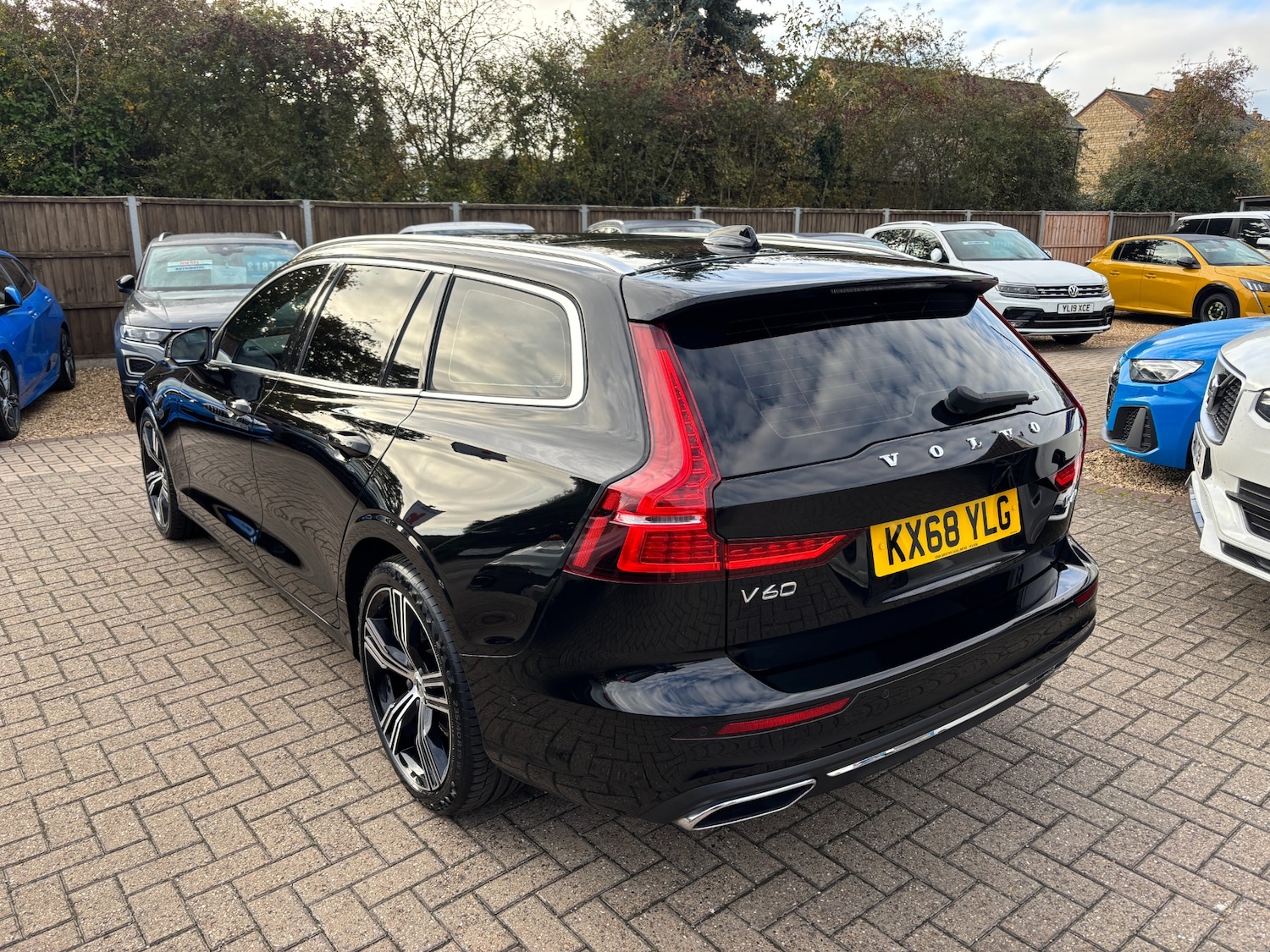 Used Volvo V60 2018 for sale - 76218997: Photo 18