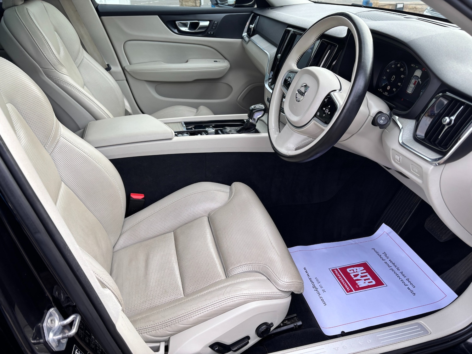 Used Volvo V60 2018 for sale - 76218997: Photo 3