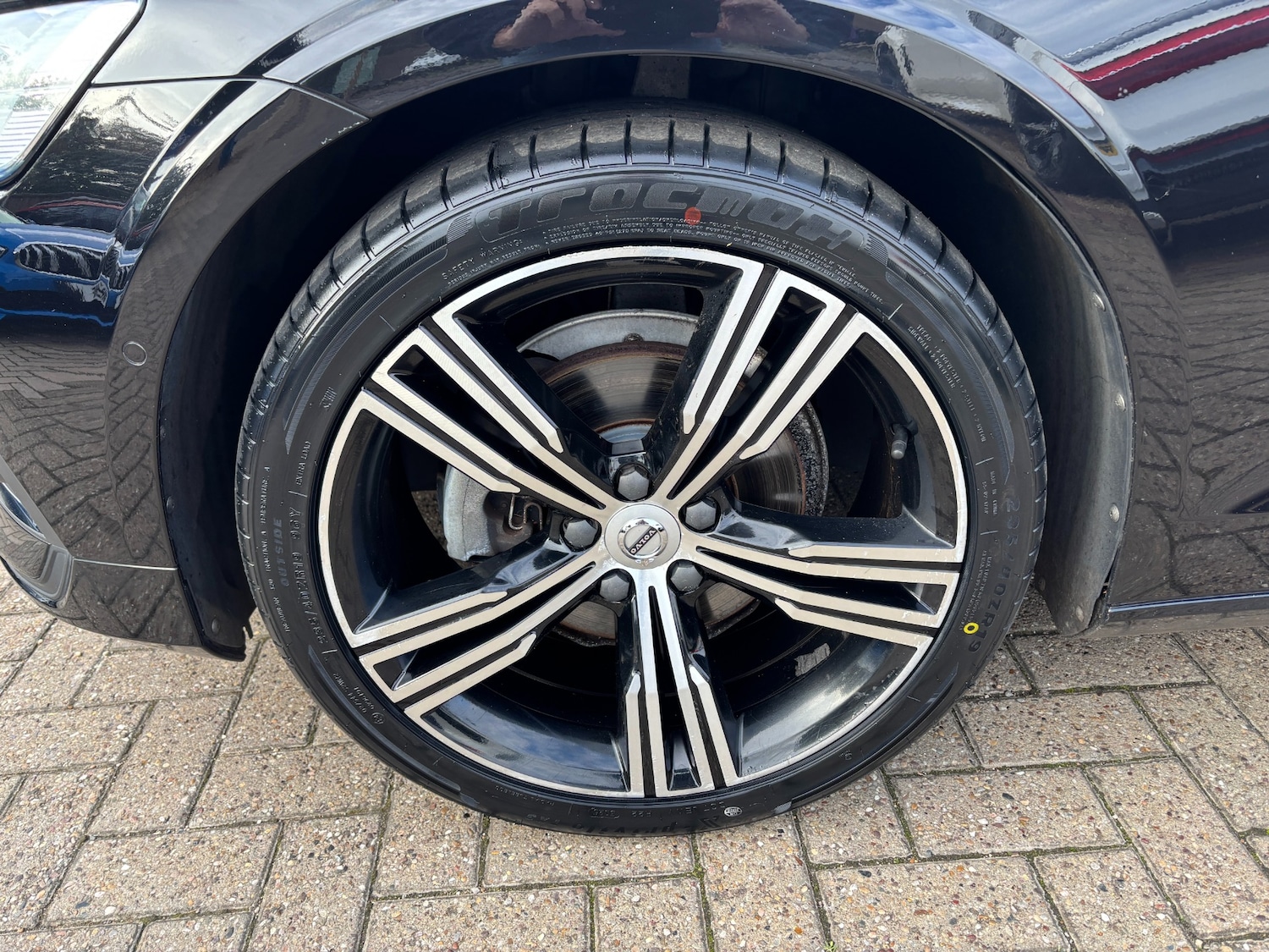 Used Volvo V60 2018 for sale - 76218997: Photo 4