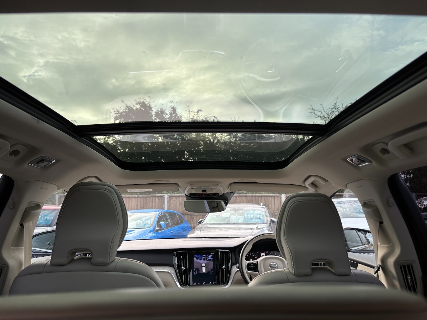 Used Volvo V60 2018 for sale - 76218997: Photo 6