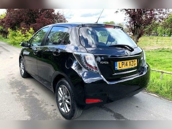 Used Toyota Yaris 2014 for sale - 79073077: Photo