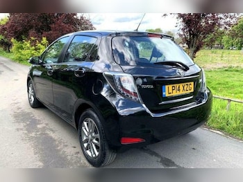 Used Toyota Yaris 2014 for sale - 79073077: Photo