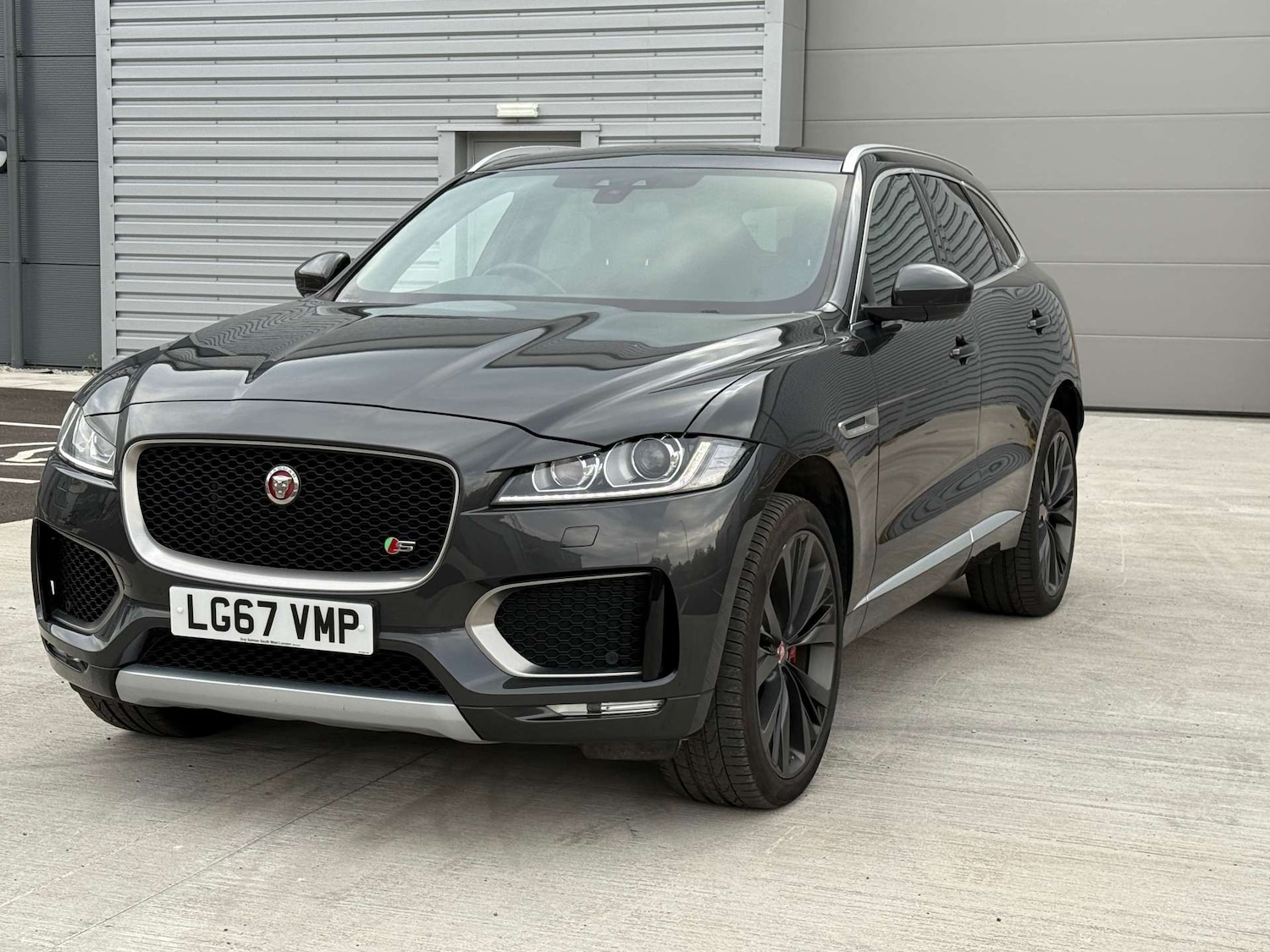Used Jaguar F-Pace 2017 for sale - 77745406: Photo 4