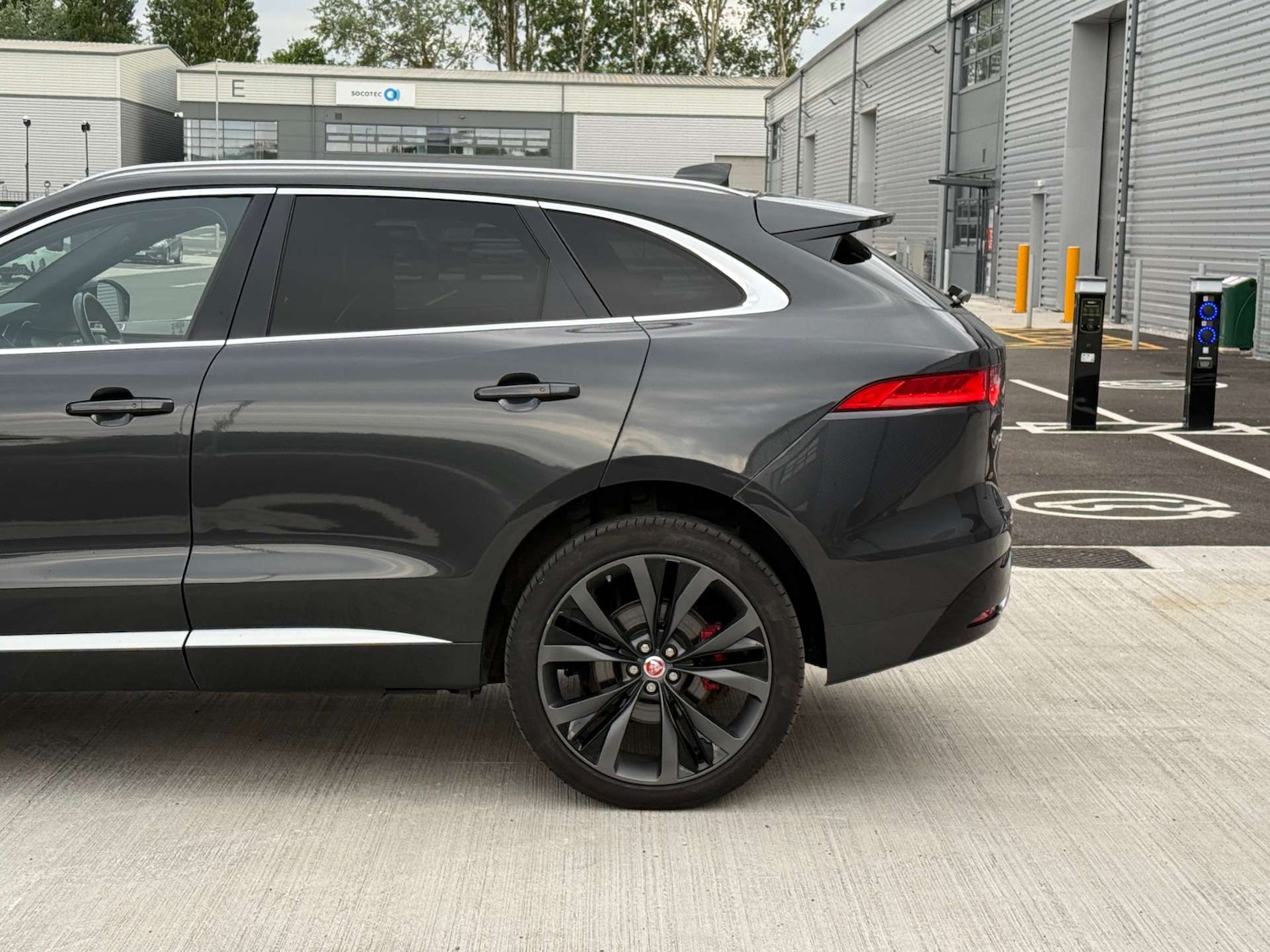 Used Jaguar F-Pace 2017 for sale - 77745406: Photo 6