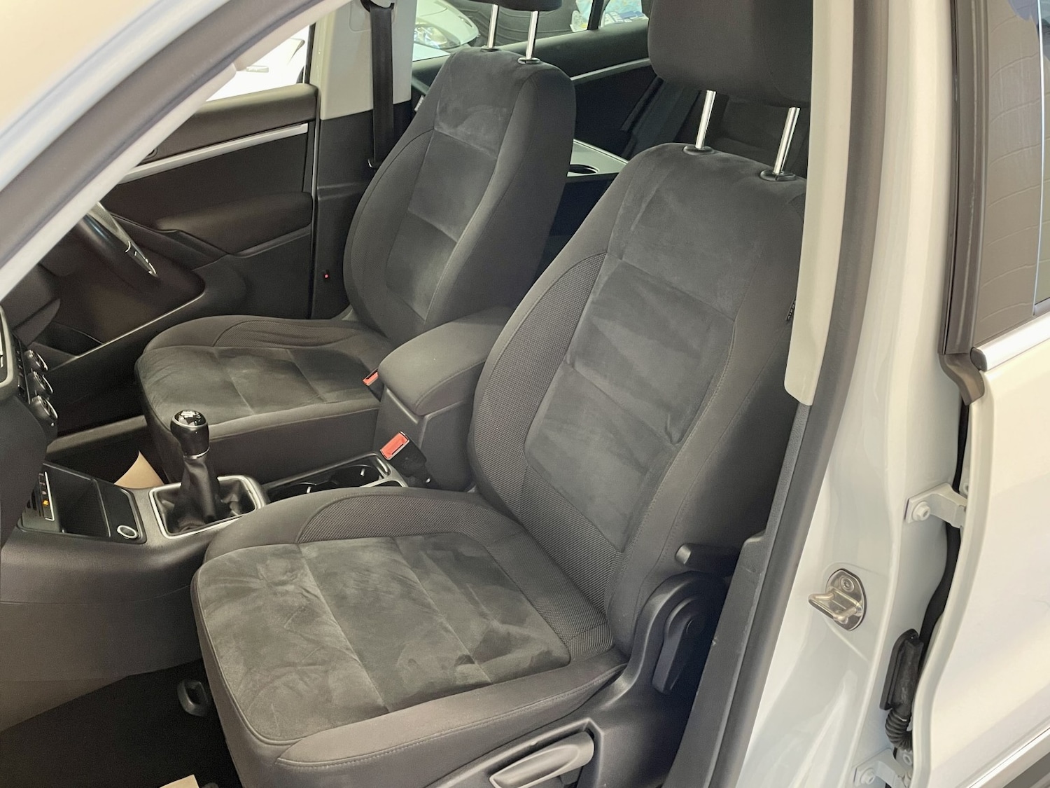 Used Volkswagen Tiguan 2015 for sale - 76751872: Photo 28