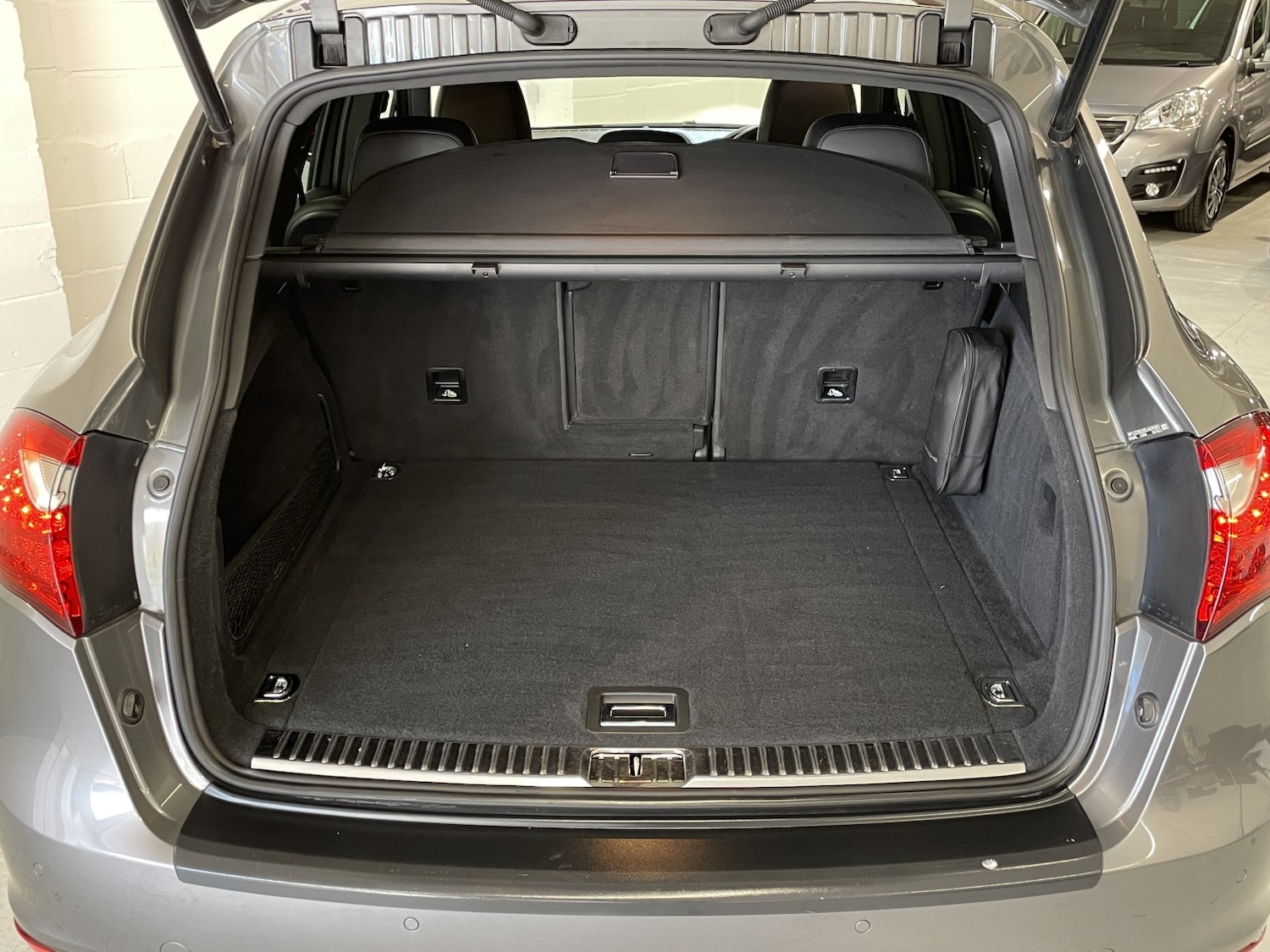 Used Porsche Cayenne 2014 for sale - 76446047: Photo 31