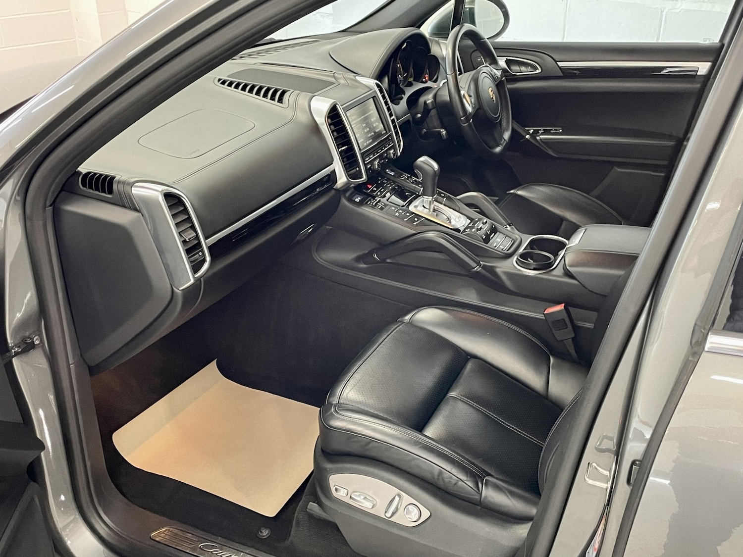 Used Porsche Cayenne 2014 for sale - 76446047: Photo 4