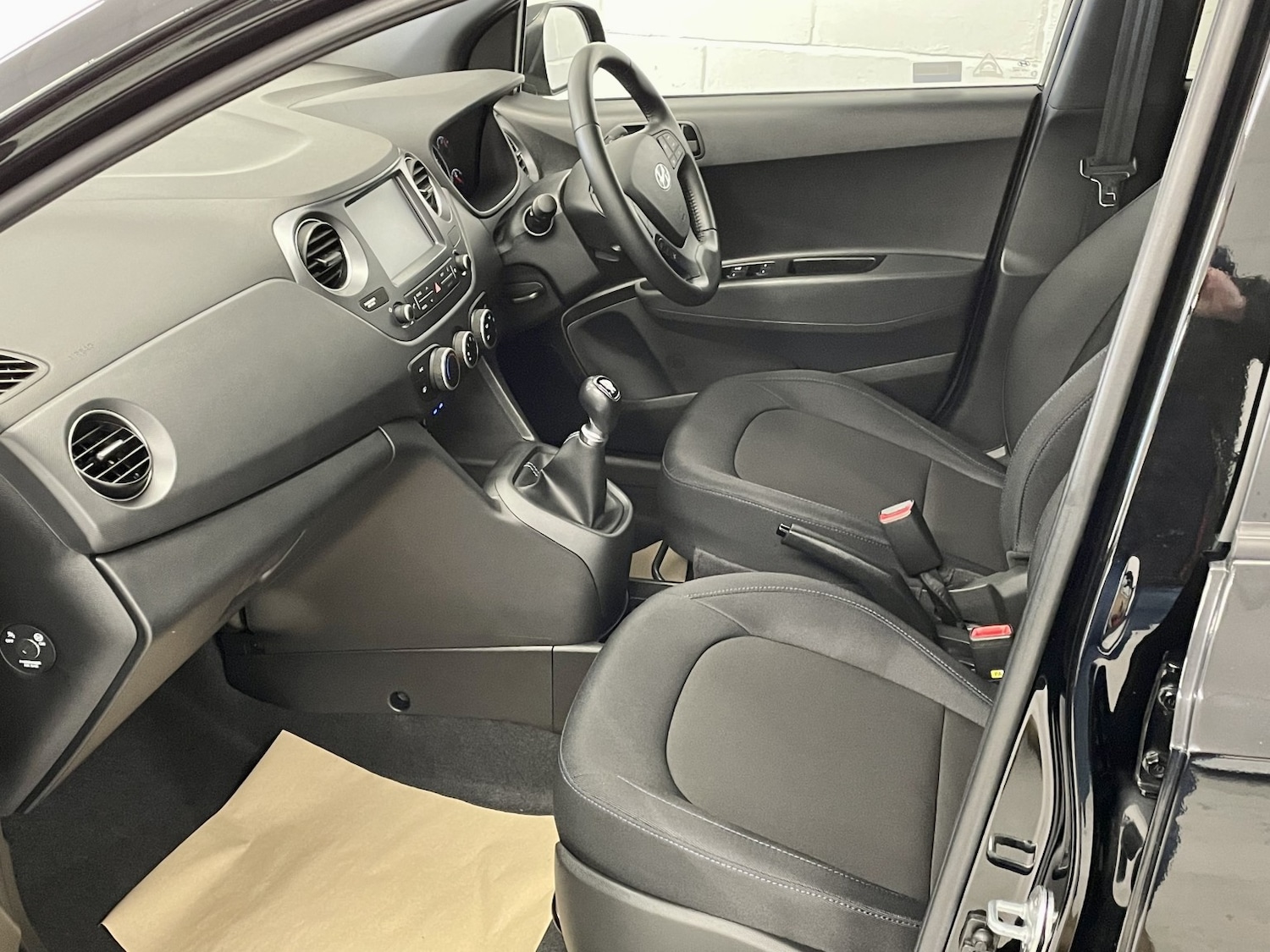 Used Hyundai i10 2018 for sale - 76571241: Photo 10