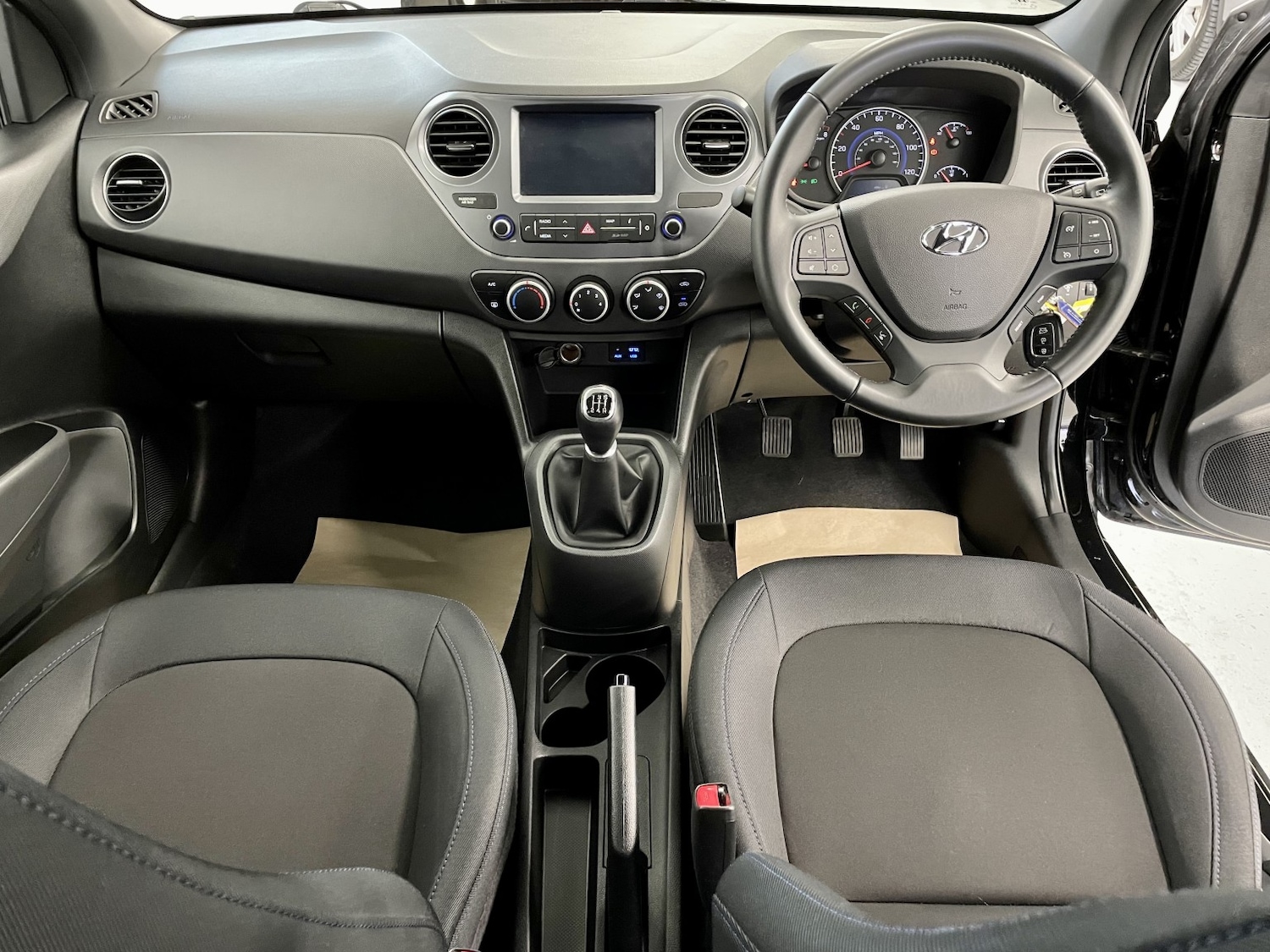 Used Hyundai i10 2018 for sale - 76571241: Photo 11