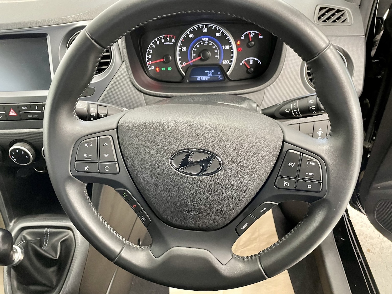 Used Hyundai i10 2018 for sale - 76571241: Photo 16