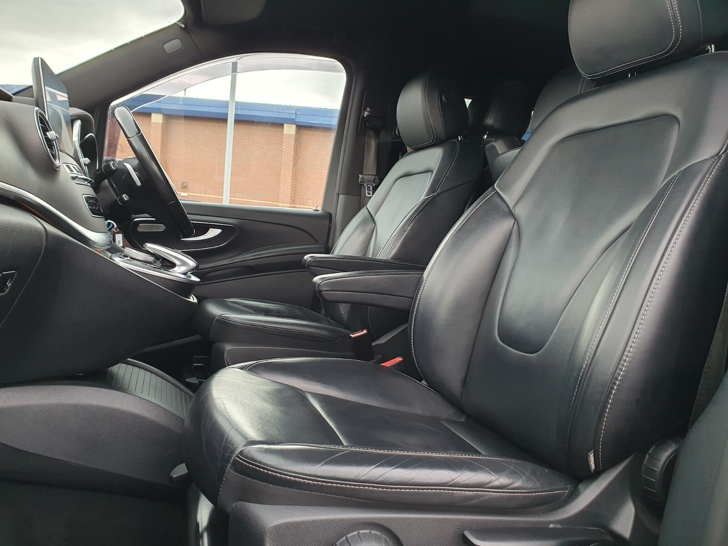 Used Mercedes-Benz V-Class 2017 for sale - 77137625: Photo 10