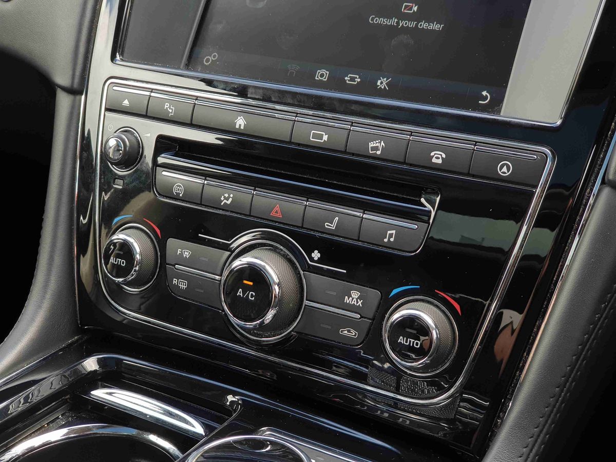 Used Jaguar XJ 2016 for sale - 78088503: Photo 26