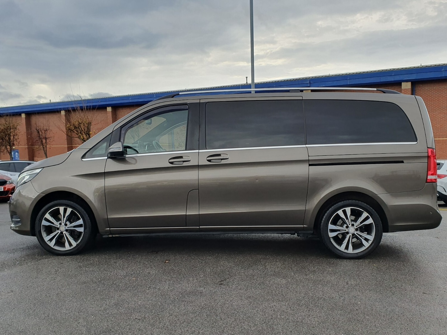 Used Mercedes-Benz V-Class 2017 for sale - 77224924: Photo 6