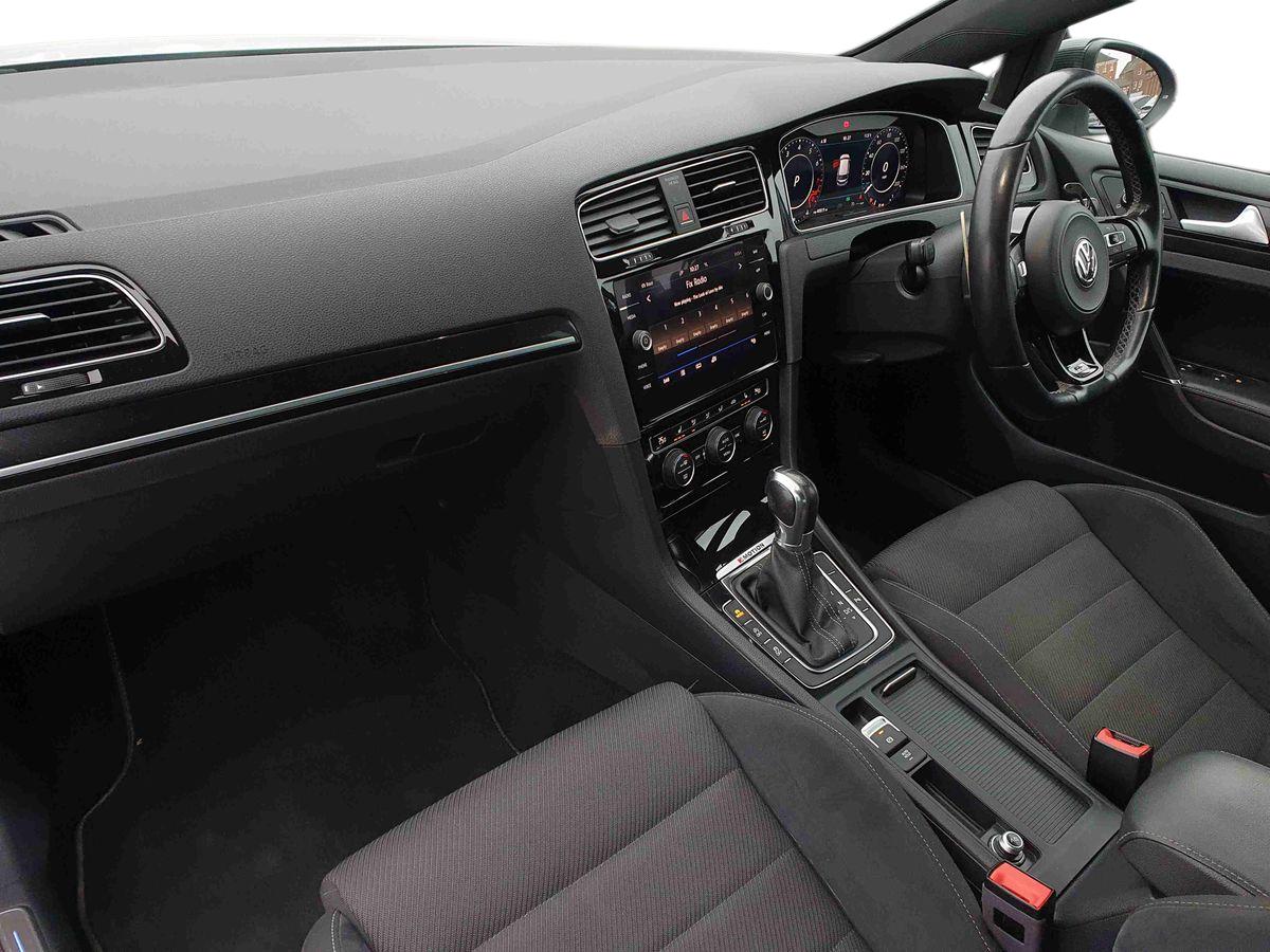 Used Volkswagen Golf 2017 for sale - 77137607: Photo 15