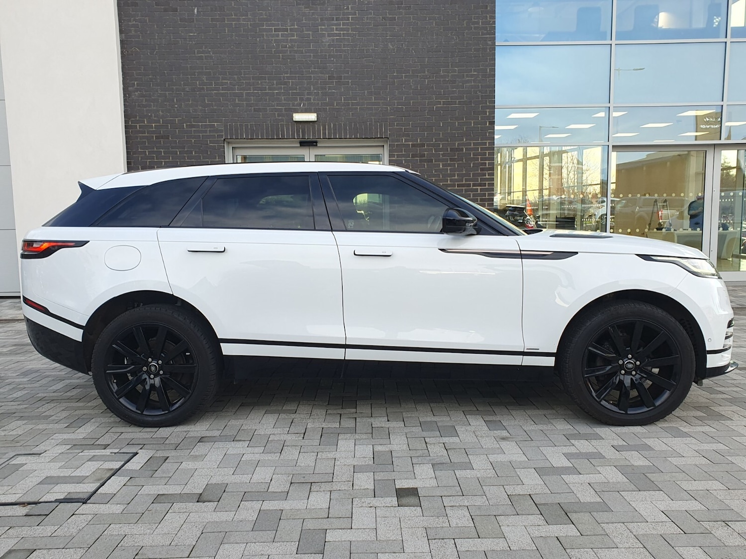 Used Land Rover Range Rover Velar 2018 for sale - 77950603: Photo 2