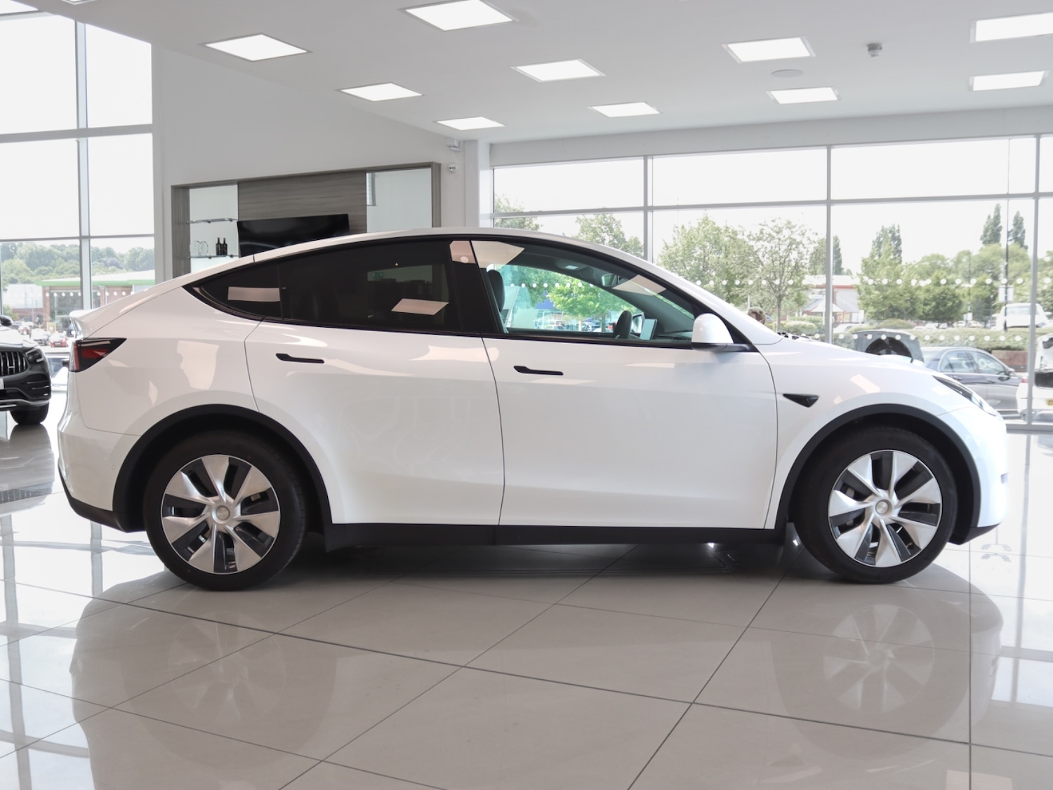 Used Tesla Model Y 2022 for sale - 77137651: Photo 2