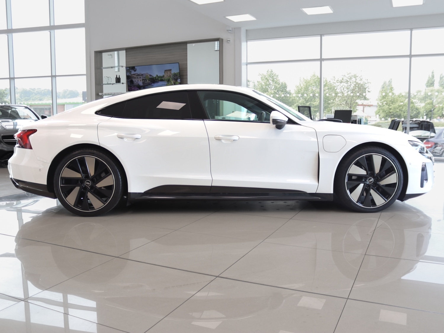 Used Audi e-tron GT 2021 for sale - 77137654: Photo 2