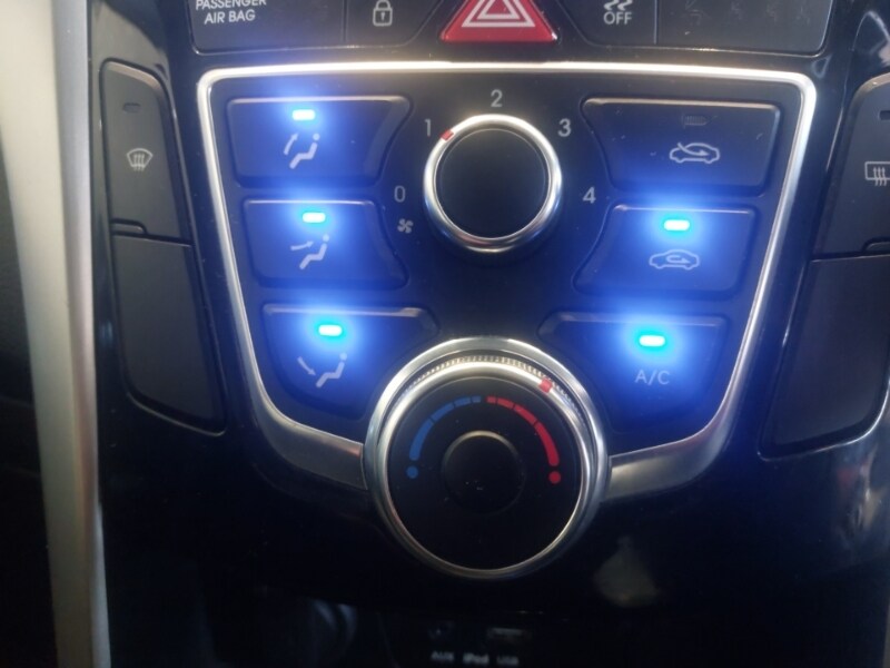 Used Hyundai i30 2015 for sale - 76707760: Photo 18