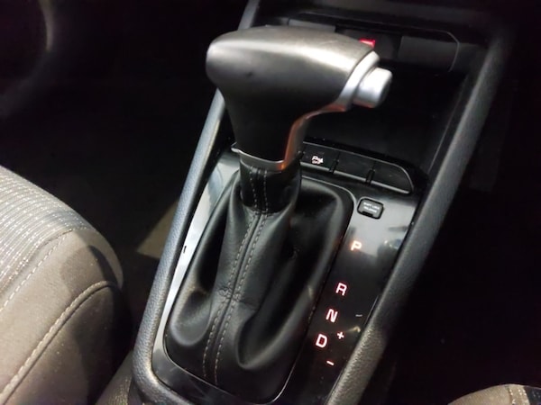 Used Kia Stonic 2022 for sale - 76258549: Photo 17