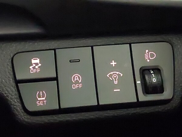 Used Kia Stonic 2022 for sale - 76258549: Photo 18