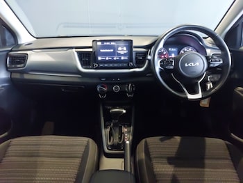 Used Kia Stonic 2022 for sale - 76258549: Photo 2