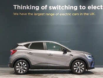 Used Renault Captur 2023 for sale - 77556216: Photo