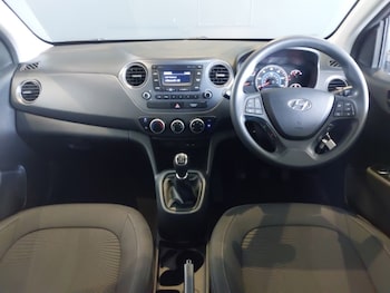 Used Hyundai i10 2017 for sale - 79481094: Photo
