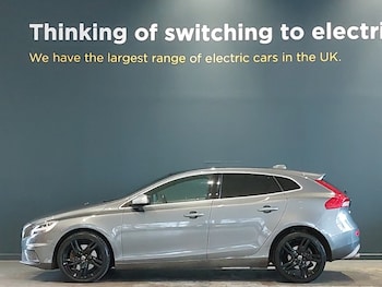 Used Volvo V40 2019 for sale - 76455748: Photo