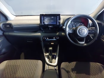 Used Toyota Yaris 2023 for sale - 77689958: Photo