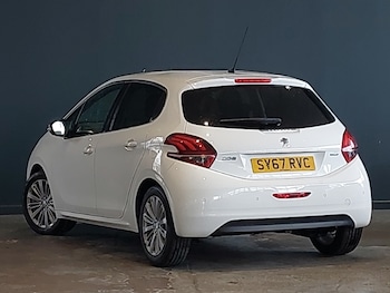 Used Peugeot 208 2017 for sale - 79581435: Photo