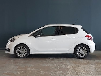 Used Peugeot 208 2017 for sale - 79581435: Photo