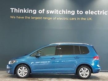 Used Volkswagen Touran 2021 for sale - 77605982: Photo