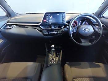 Used Toyota C-HR 2023 for sale - 78368932: Photo